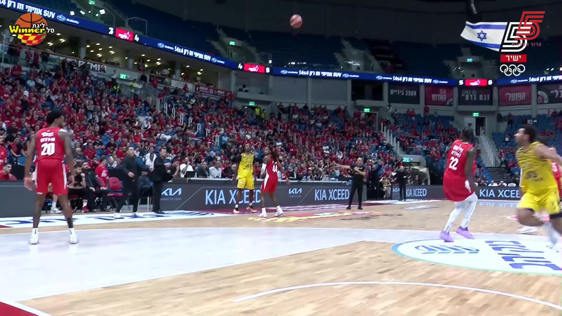 Highlights From Justin Smith 3-Dunk Game